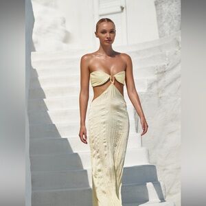 Introducing the "Voila Dress" Butter –  A stunning strapless maxi dress.